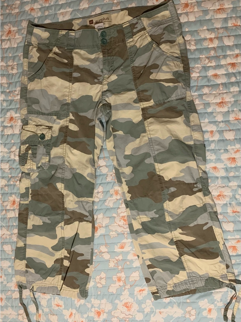 GAP Women's Camouflage Capris in Green, Tan & Cream